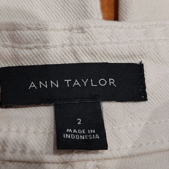 Ann Taylor The Wide Leg High Rise Natural Denim Jeans Above Ankle Length  NWT - Picture 3 of 11